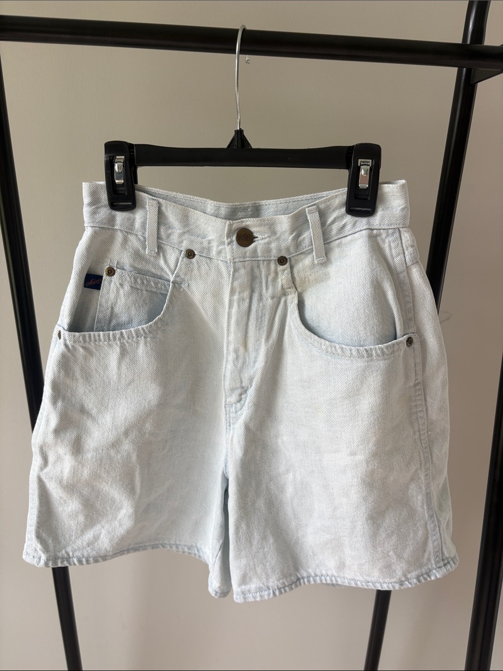 Chic Vintage Light-Wash High-Waisted Denim Mom Shorts
